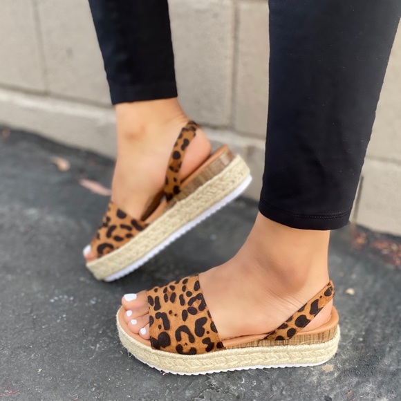 Private Label Shoes - Leopard print sandals